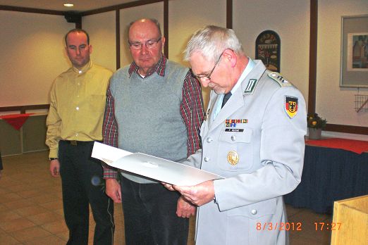 Verdienstnadel in Bronze für Georg Regenbrecht..JPG