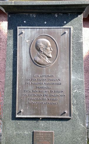 Gedenktafel fuer den ersten Direktor.JPG