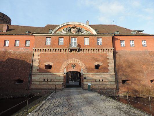 01 Eingangsportal der Zitadelle.JPG