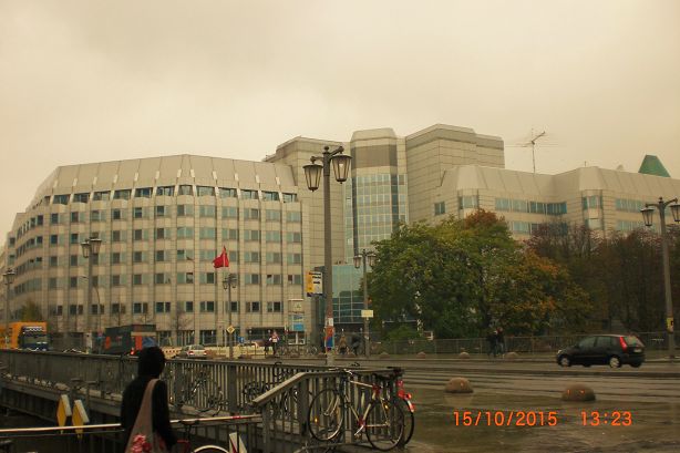 Chinesische Botschaft, Berlin, Maerkisches Ufer 54.JPG