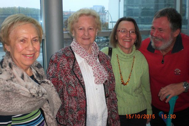 Kamerad Graf mit Frau Erna und Bekannten v.r.n.l..JPG