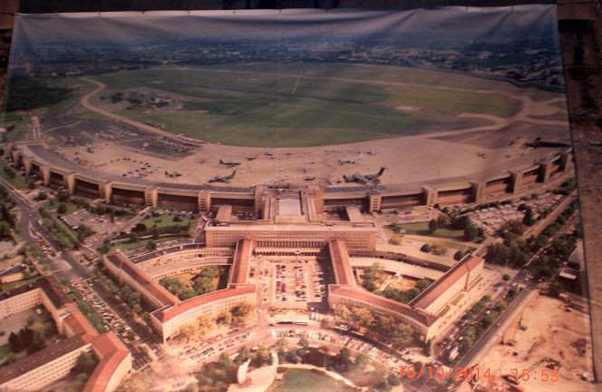 Aeltere Aufnahme vom Flughafen.JPG