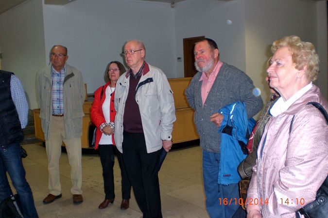 Zu Beginn der Fuehrung.JPG