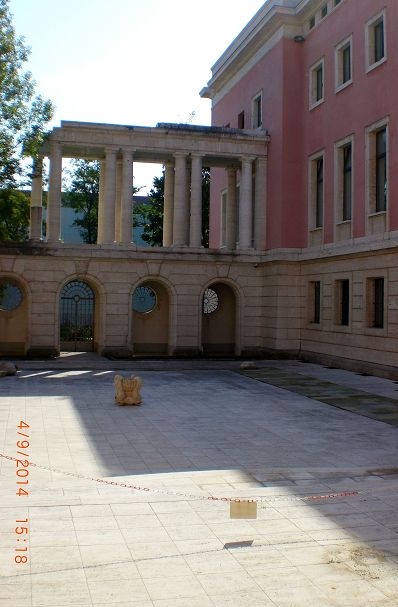 Blick in den Innenhof.JPG