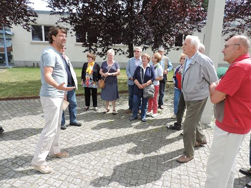 k-01 Herr Krüger begrueßt die Teilnehmer.JPG