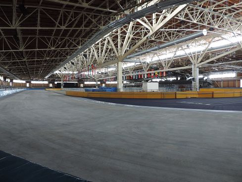 k-16 Eislaufhalle 02.JPG