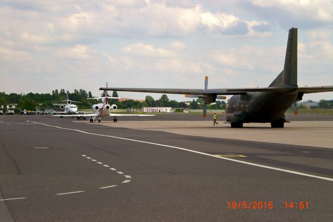 Blick aufs Flugfeld.JPG