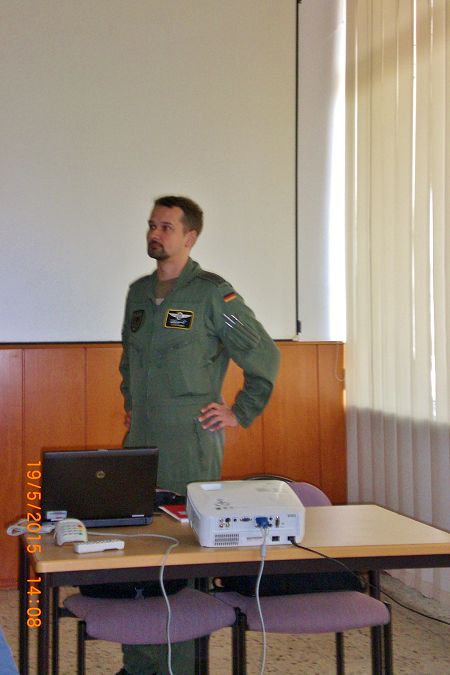 OL Friesen beim Vortrag.JPG