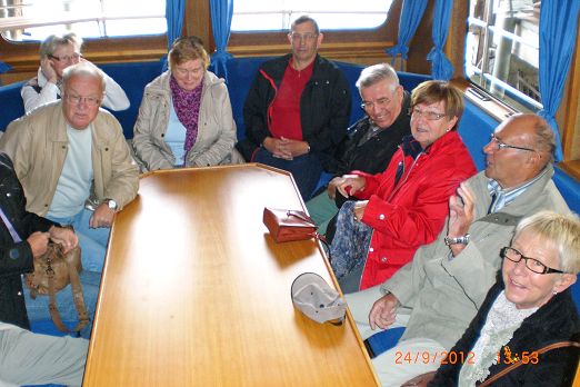 Im Gaesteraum der Barkasse-Marine 1-.JPG