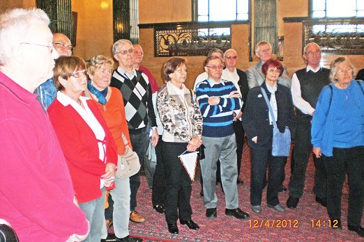 Große Aufmerksamkeit waehrend der Fuehrung,.JPG