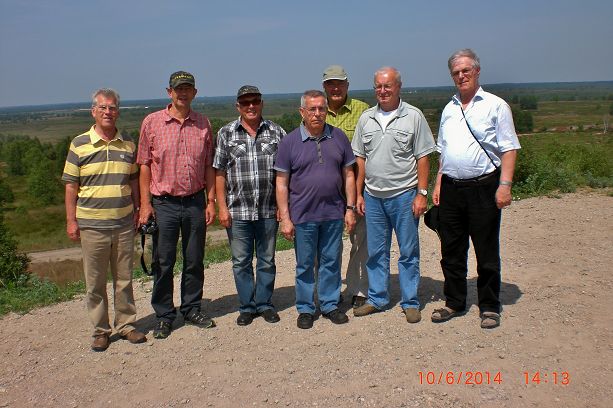 Auf dem Feldherrenhuegel v. li. OTL a.D. Eberl, H a.D. Petzold, M a.D. Kuester, OTL a.D. Doebel, H a.D. Regenbrecht, O a.D.  Werdermann, M d.R Ohstroem.JPG