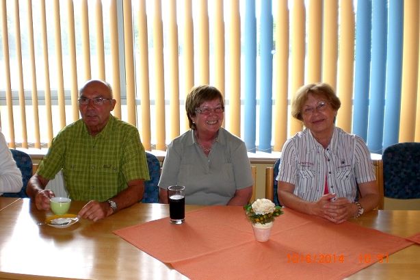 H a.D. Regenbrecht mit Gattin und Frau Eberl v. l..JPG