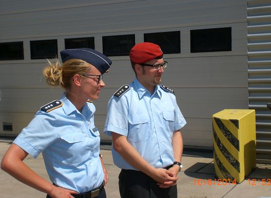 Reiseleiter und Organisatoren-die Jugendoffiziere H Manja Wollweber, H Thomas Schmidt.JPG