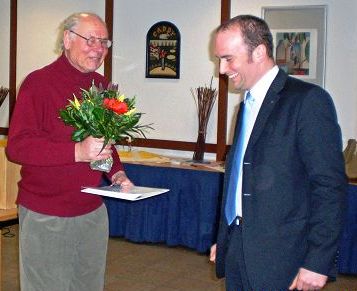 Heinz Thomas wurde geehrt fuer 40 Jahre Mitgliedschaft.jpg