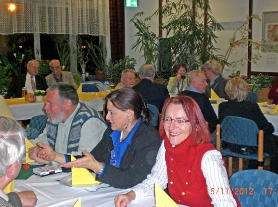 v.li., Im Vordergrund H a.D. Graf, Frau Hart,USA, Frau Graf.JPG