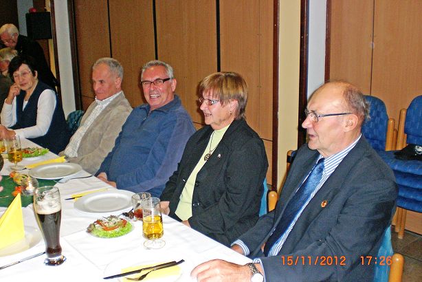 von li., Frau Doebel, OTL a.D.Buergelt, M a.D. Kuester, Frau Regenbrecht, H a.D.Regenbrecht.JPG