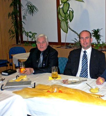 von li., S a.D. Cohrs, Vorsitzender -V- HG d.R. Lenzen.jpg