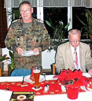 SF Reiche traegt vor.jpg