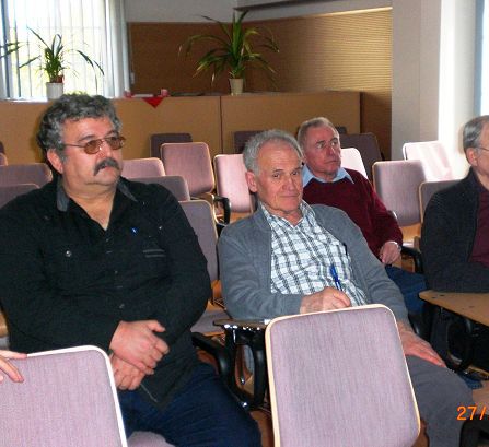 Aufmerksame Kameraden.JPG