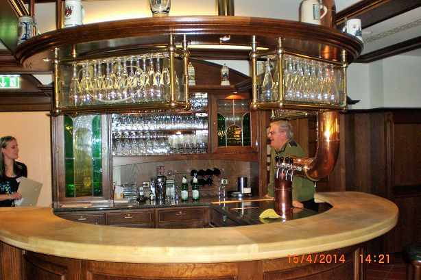 09 Der Tresen-eine Augenweide.JPG