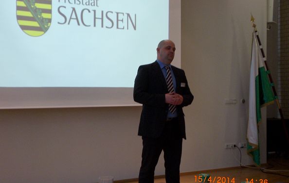 12 Herr Eggert beim Vortrag.JPG