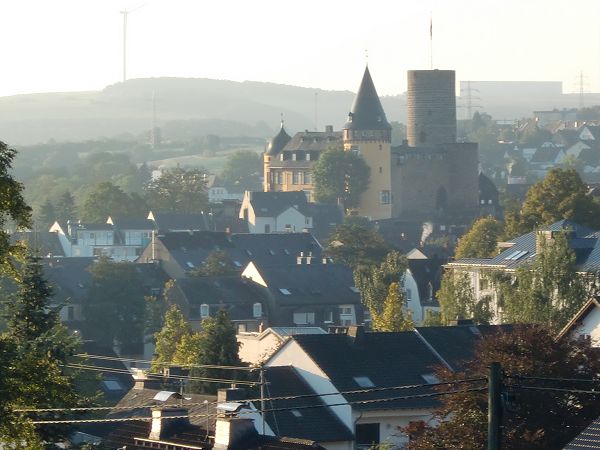 k-02_Blick auf Mayen.JPG