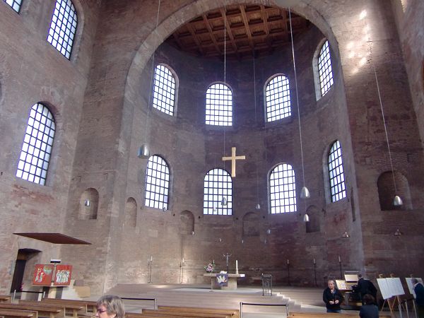 k-06_Konstantin Basilika Innen.JPG