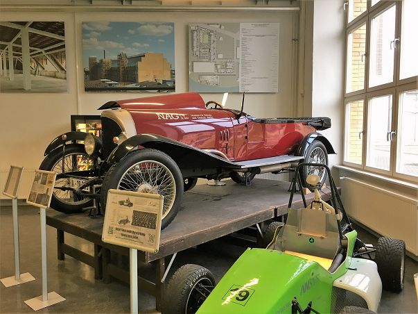 Auch dieses Auto wurde einst in Schoeneweide gebaut.JPG