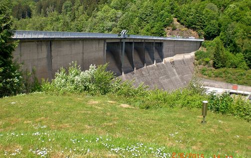 Staumauer der Talsperre Wendefurth.JPG