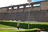 Talseitiger Blick auf die Staumauer.JPG