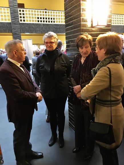 Kamerad S. Doebel im Gespraech mit D. Werdermann, S. Doebel, B Eberl v. li.-.JPG