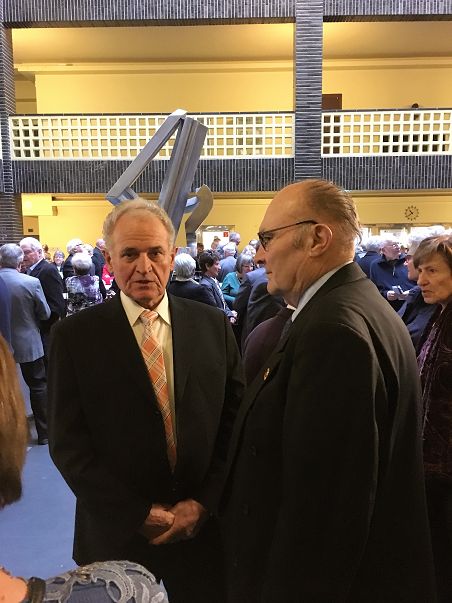 Small talk- Die Kameraden G. Buergelt und H. G. Regenbrecht , v.li.JPG