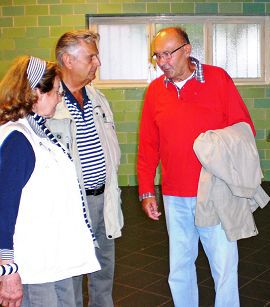 6 H. G. Regenbrecht (2. v. r.) bei der Nachbereitung.JPG